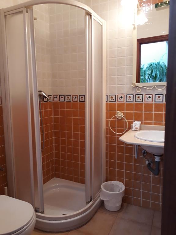 Chambre Lits Jumeaux avec Salle de Bains Privative Séparée